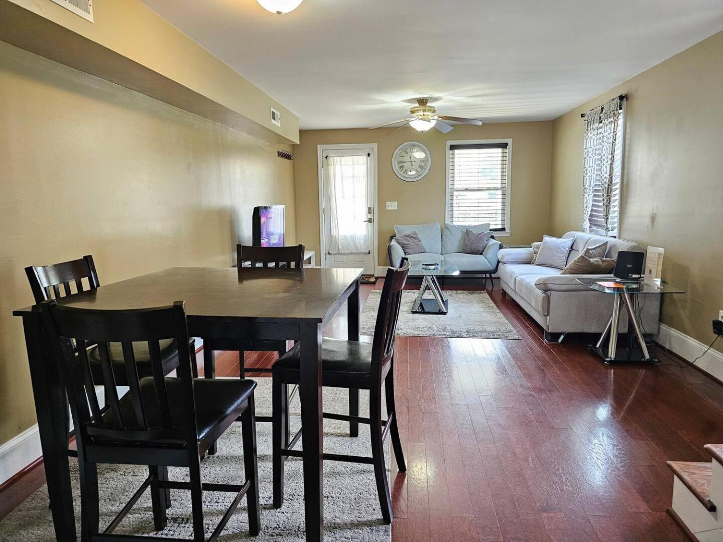 Two Story Queen Primary Towson Luaran gambar